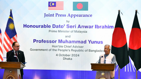Dr Yunus seeks international solution to Rohingya crisis