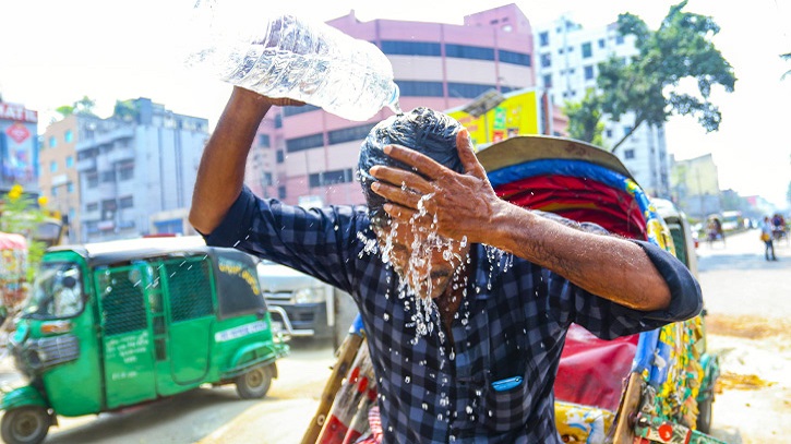 গরম কমার সম্ভাবনা আপাতত নেই